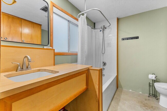 Building Photo - 2230 Jasper Way NW