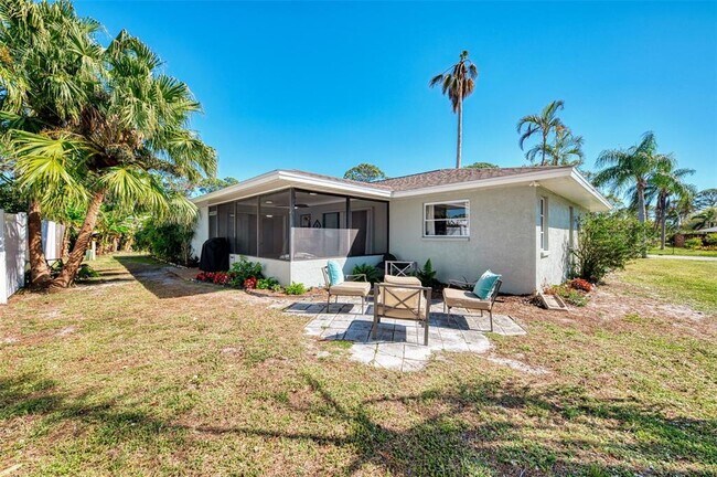 Building Photo - 2221 Pine View Cir
