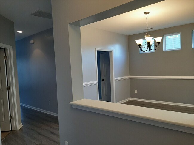 Building Photo - 194 Avonshire Dr