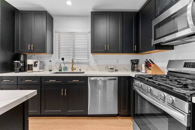 Building Photo - 351 S Catalina St