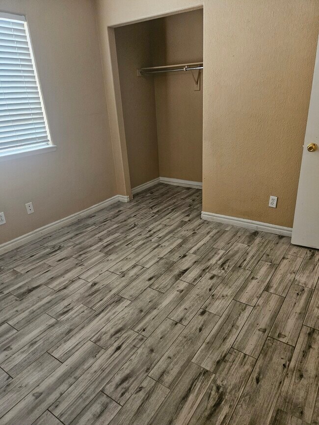 Building Photo - 6102 Hillside Bloom Ct