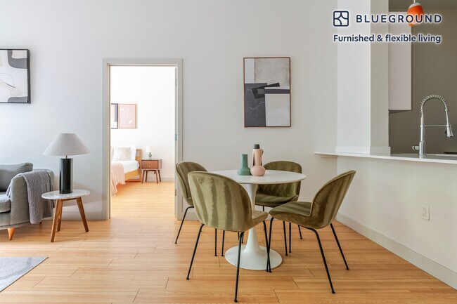 Building Photo - 320 D St