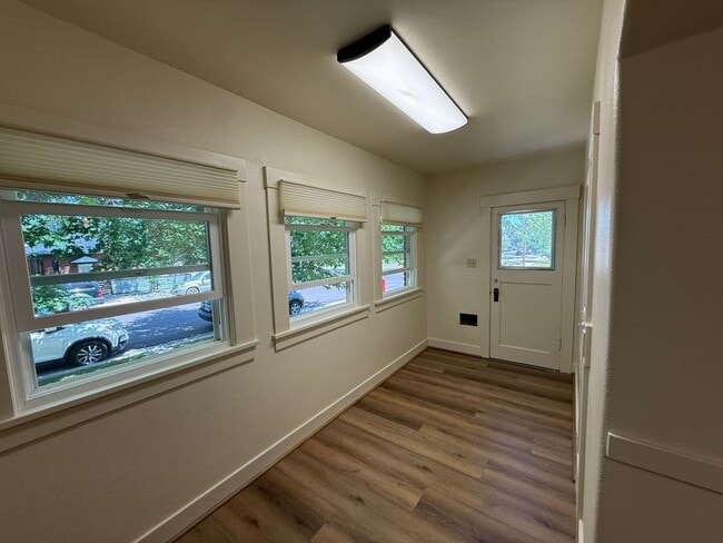 Building Photo - Two bedroom one bath brick charmer!