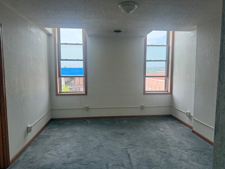 Building Photo - 1424 Tower Ave