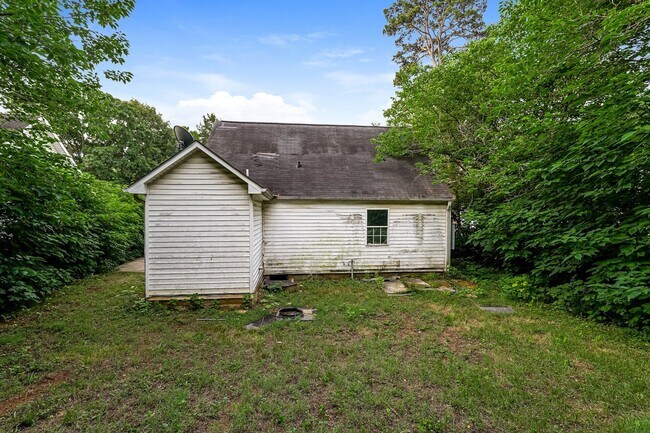 Building Photo - 1103 Louise Rd