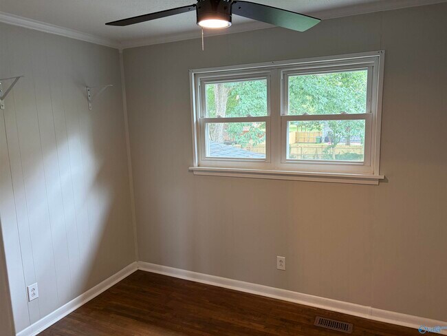 Building Photo - 2109 Villaret Dr SW