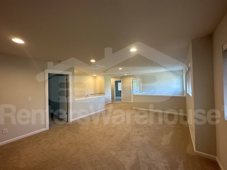 Building Photo - 2711 Fiddleback St NE