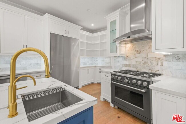 Building Photo - 1153 S Clark Dr