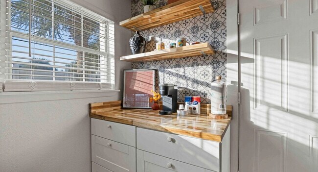 Building Photo - 209 Angelfish Ave.