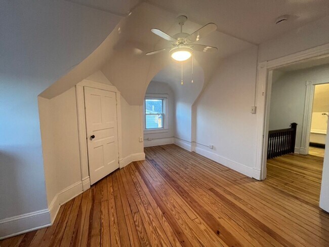 Building Photo - Brookland Grand 4917 sqft 8bd 3.5bth Home | Huge Front Porch | Large Back Yard