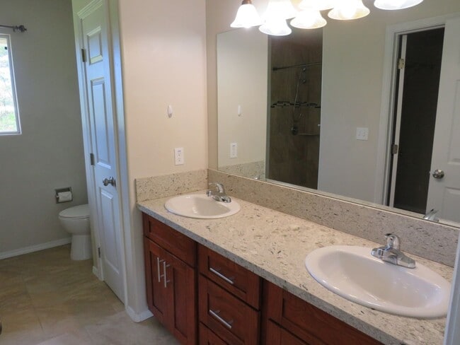 Building Photo - Newer 3 bedroom in HPP!