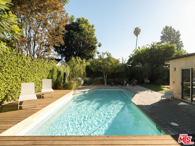 Building Photo - 13025 Addison St