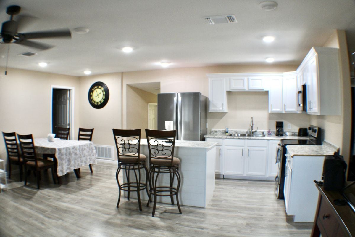 Building Photo - 1141 Katy St