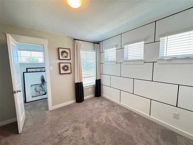 Building Photo - 2328 Calvert Dr