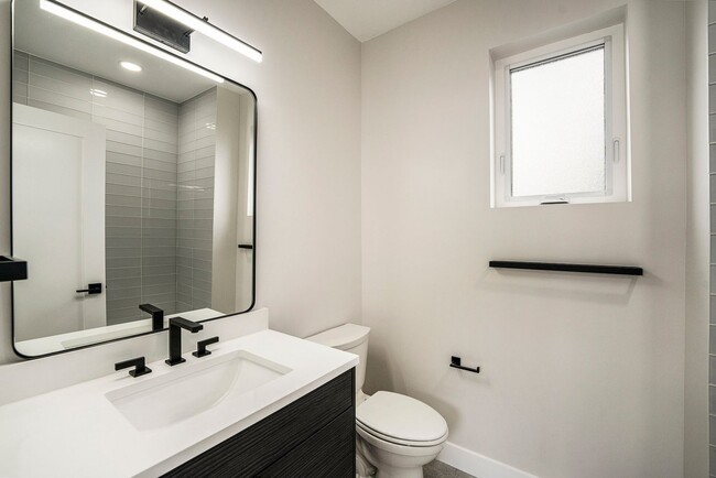 Building Photo - Back Duplex in Denver's Jefferson Park Nei...