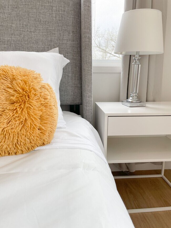 Building Photo - 2709 E 5th St.