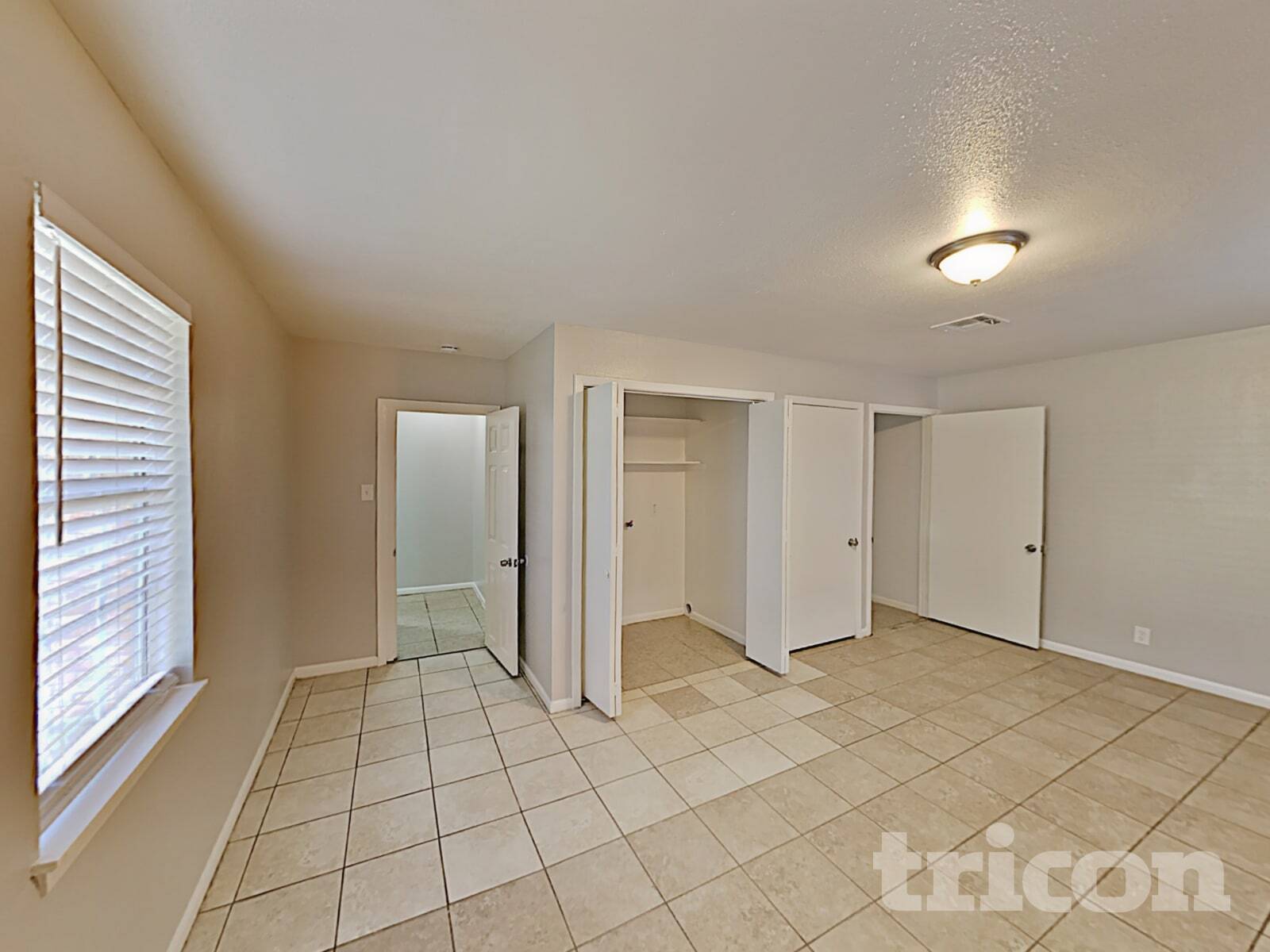 Building Photo - 411 E Carby Rd