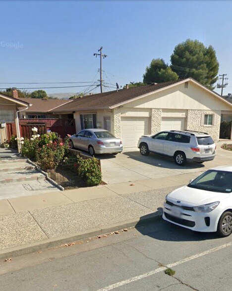 Building Photo - 2112 Morrill Ave