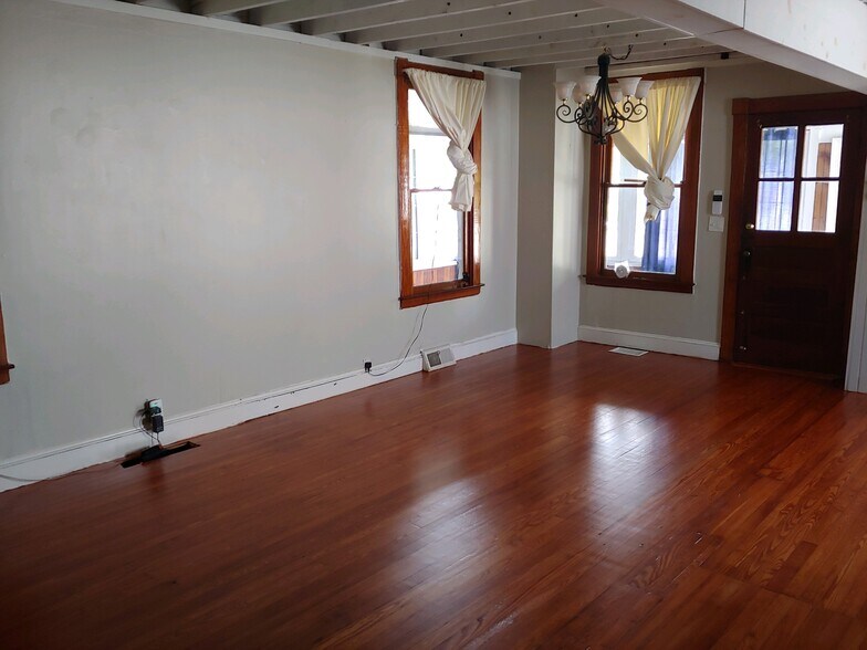 Building Photo - 161 Park Rd