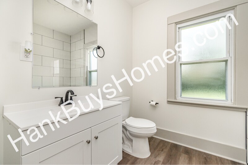 Building Photo - 115 Kansas St