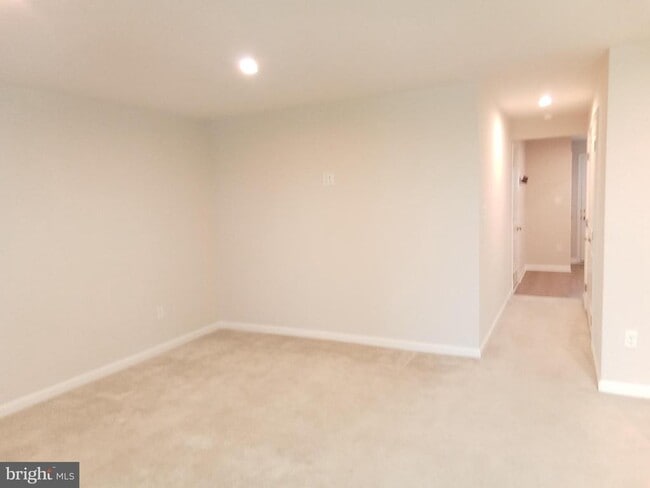 Building Photo - 31 Roundstone Run