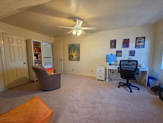 Building Photo - Ghent Square