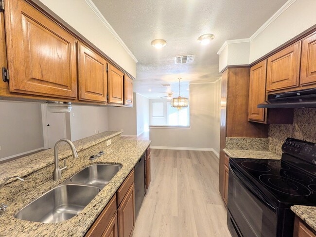 Building Photo - 6618 Cloverbend St