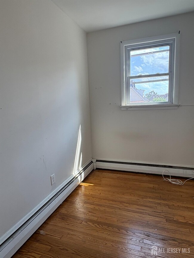 Building Photo - 311 Barclay St