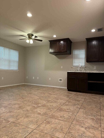 Building Photo - 205 Los Flores Ave
