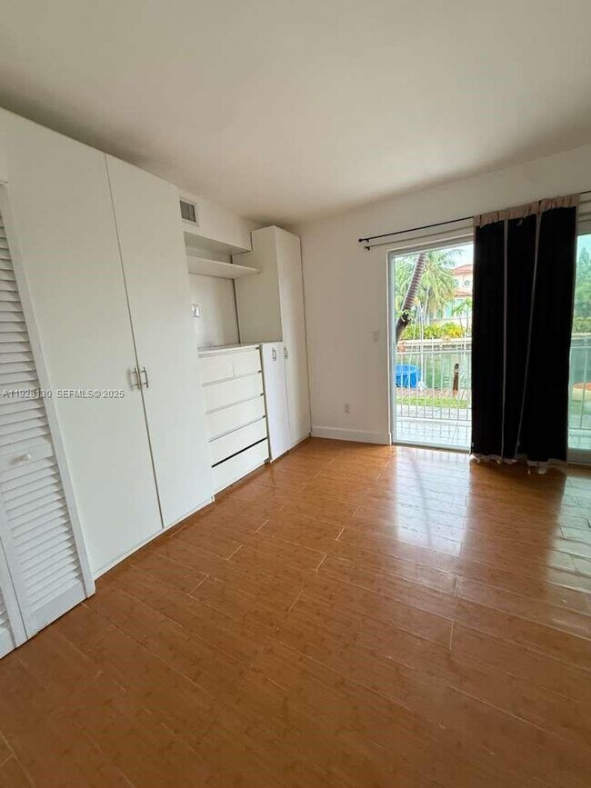 Building Photo - 2225 NE 123rd St