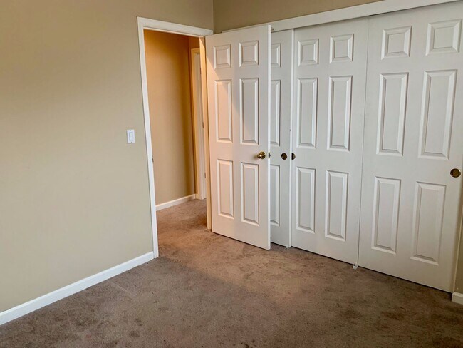 Building Photo - Beautiful Brentwood home with bed and full bath downstairs
