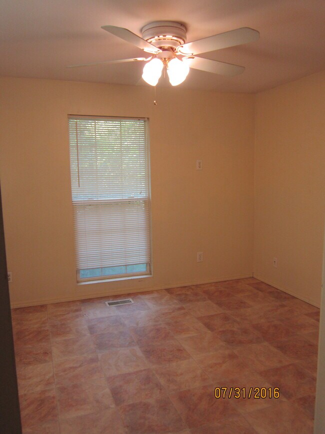 Bedroom 4 - 1100 Woodland St