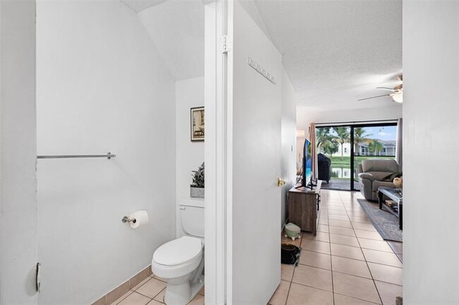 Building Photo - 9468 S Palm Dr