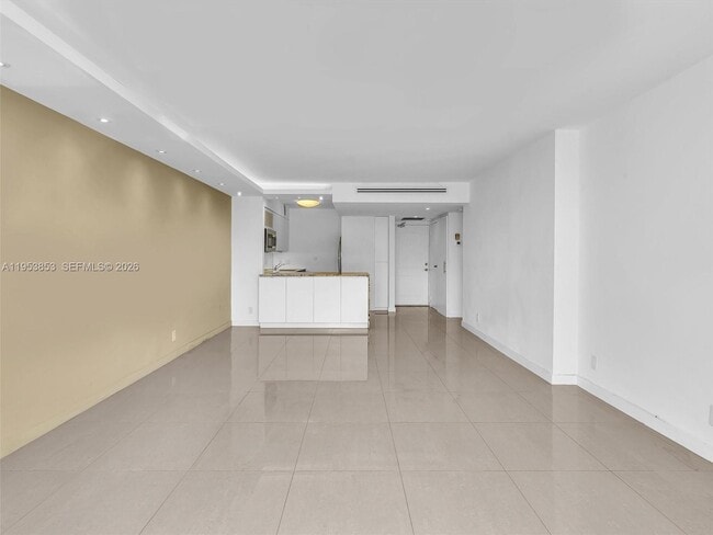 Building Photo - 100 Bayview Dr