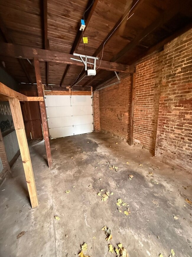 Building Photo - Charming & Spacious Historic 5-Bedroom Home for Rent in Carlisle, PA