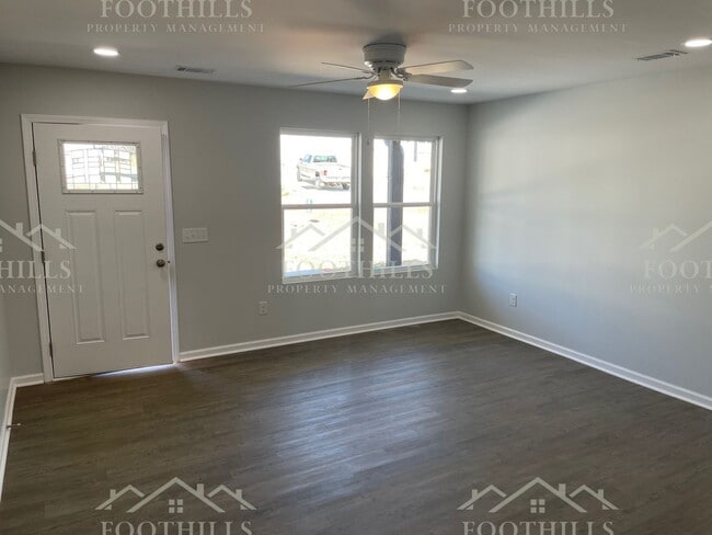 Building Photo - 103 Rhoe Cir