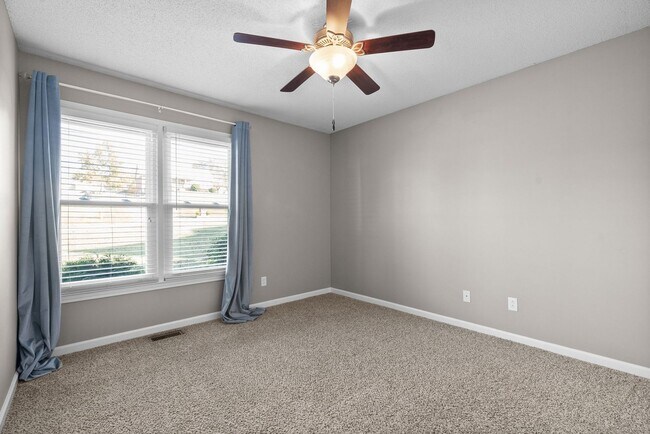 Building Photo - 4 Bedroom Home For Rent in St. B Area of Clarksville!