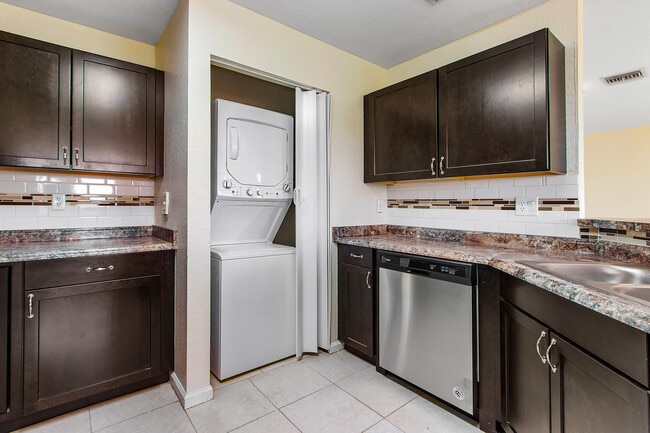 Building Photo - 8460-8466