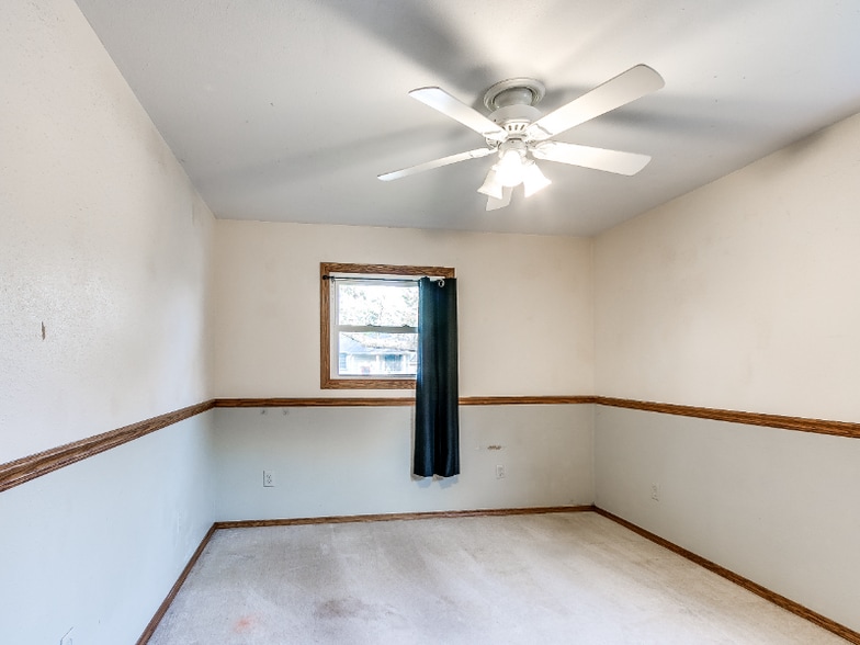 Building Photo - 2204 Melrose Ave