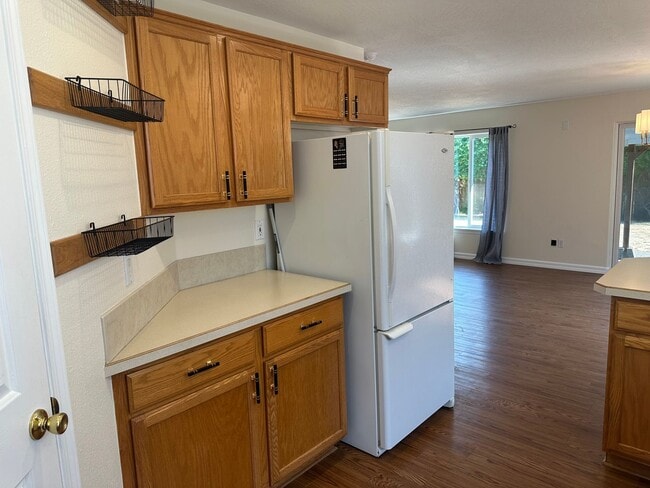 Building Photo - Beautiful 3 bedroom 2 bathroom house in a ...
