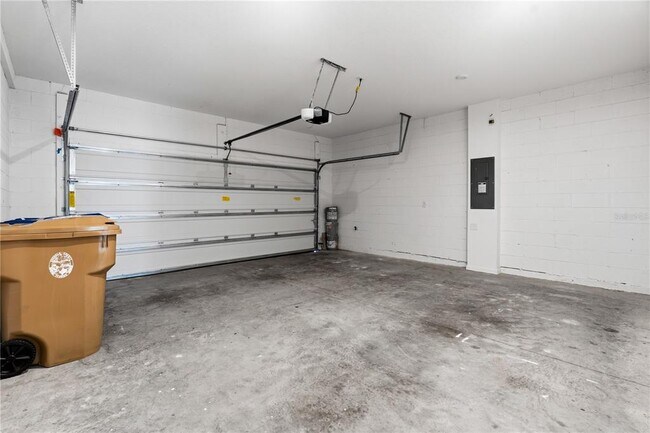 Building Photo - 1124 Lakeshore Breeze Pl