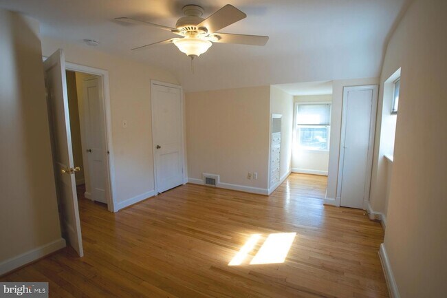 Building Photo - 5915 Ryland Dr
