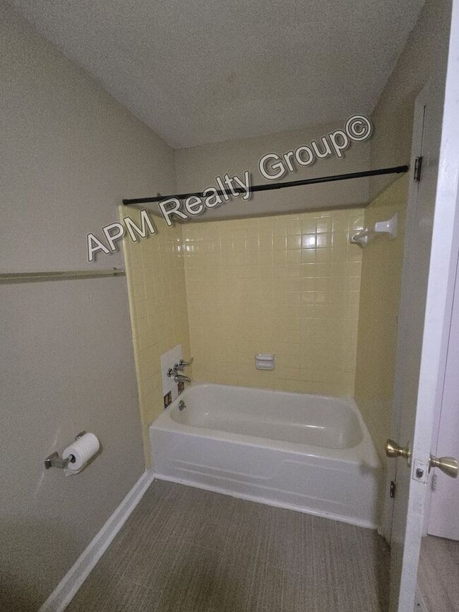 Building Photo - Four Bedroom 3 Bath Available NOW!!