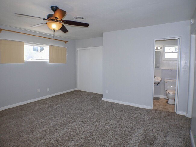 Building Photo - Charming Ocean Beach Home!