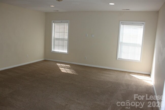 Building Photo - 9651 Laurie Ave NW