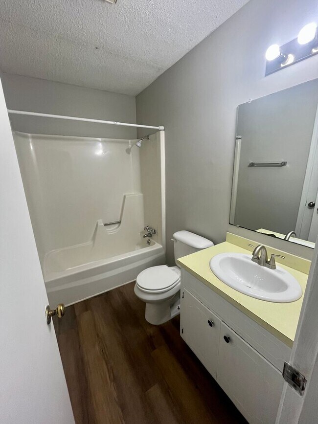 Building Photo - 3 Bedroom Home Close To Clemson Campus