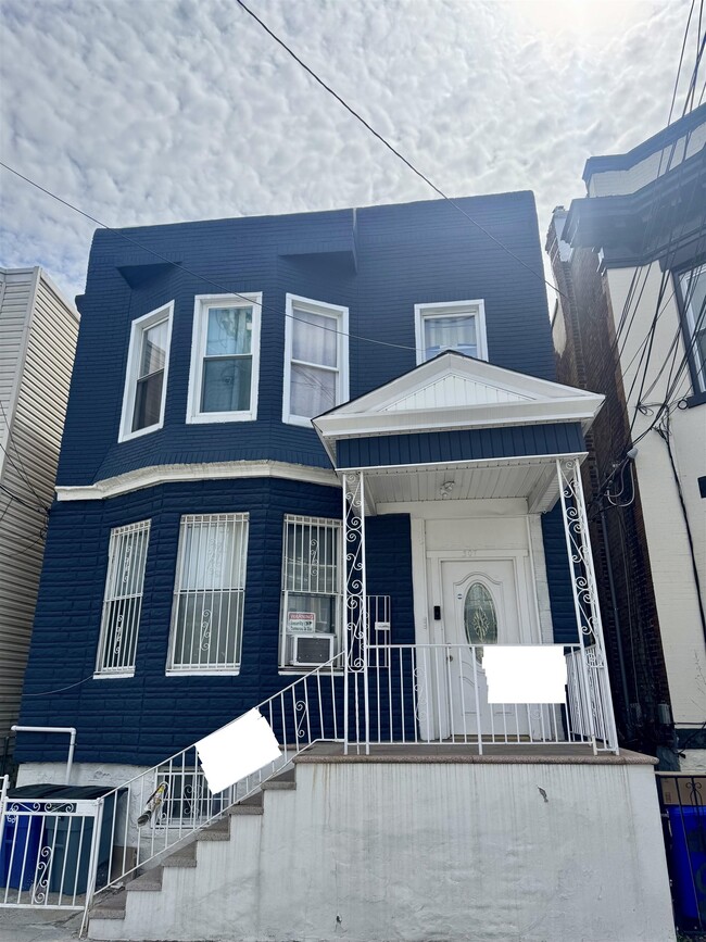 Primary Photo - 307 59th St