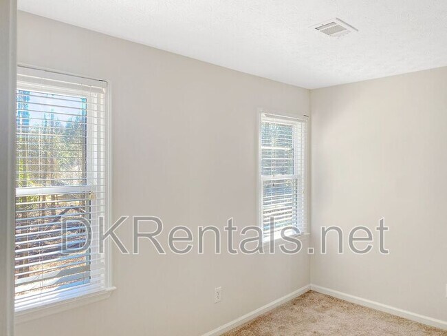 Building Photo - 860 Crab Orchard Dr