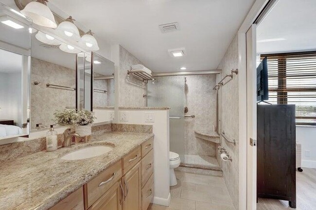 Building Photo - 500 Egret Cir