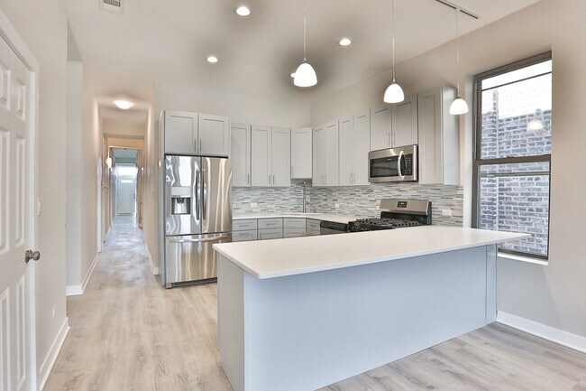 Building Photo - 1542 N Oakley Blvd